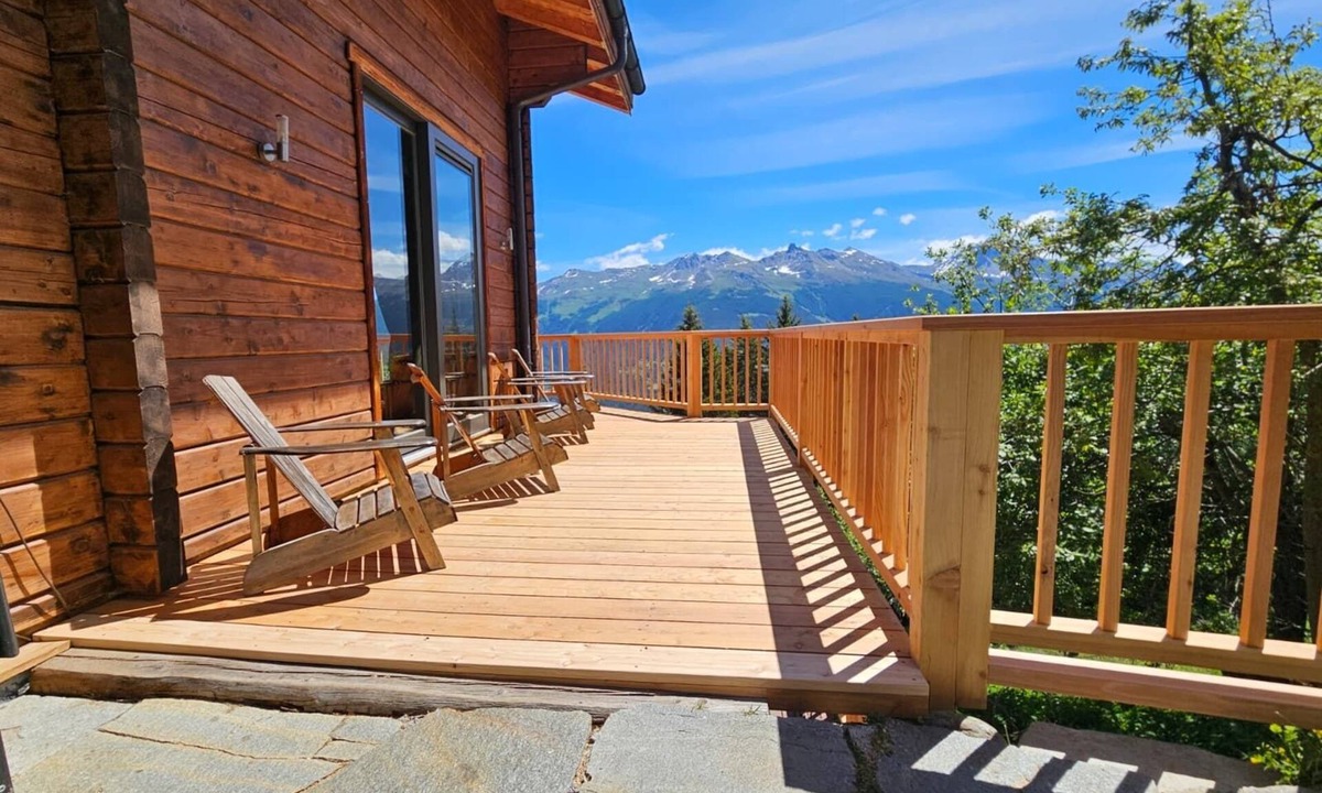 Vex Ski Chalet | Ready for renovation! | 4-minute walk to the ski lift | 10-minute walk to the wellness center/spa