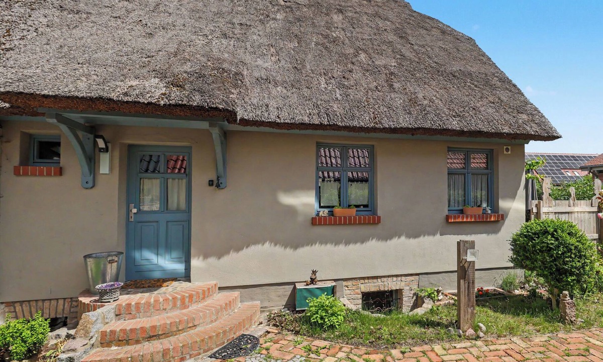 Bannemin House | Reetgedecktes Ferienhaus Seelchen by Interhome