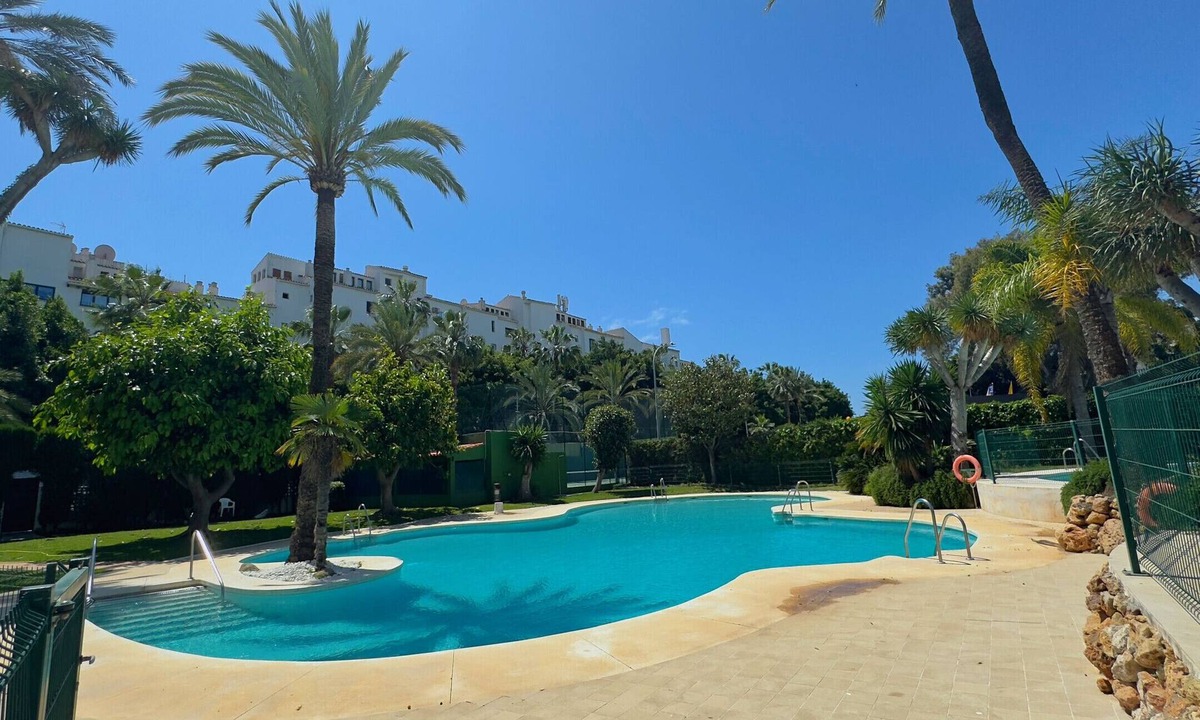 Puerto Banus Apartment | Renovated Puerto Banús Apartment | Pools & Beach Walk