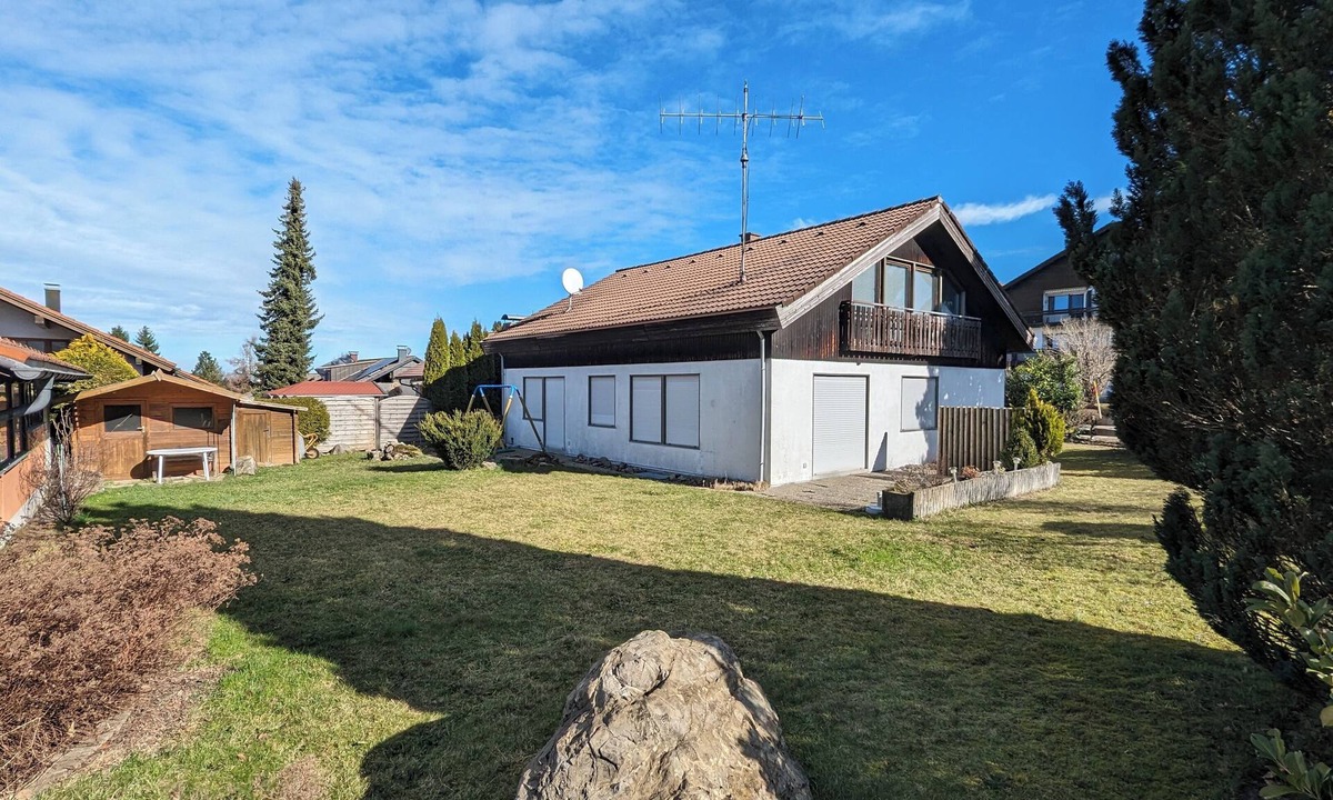 Weiler-Simmerberg Apartment | Renovated vacation apartment in a quiet residential area and garden (play and sunbathing lawn)