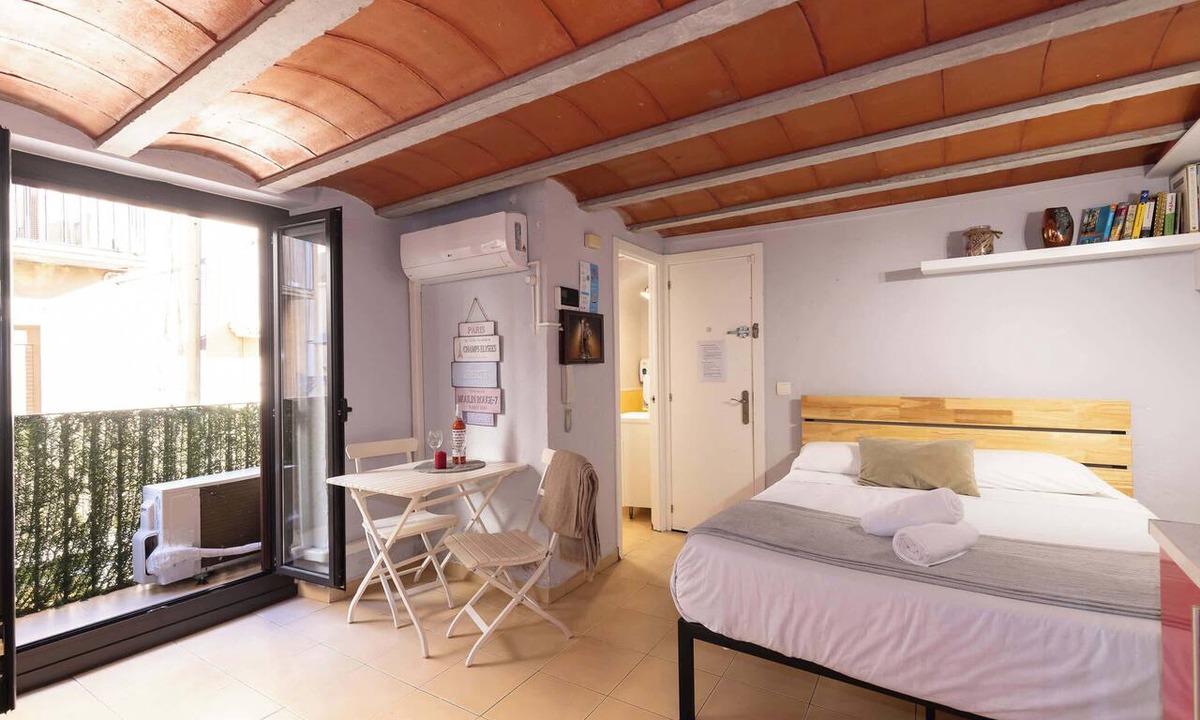 Old Town Apartment | Roman Quarter Trinquet - Unik Vacation