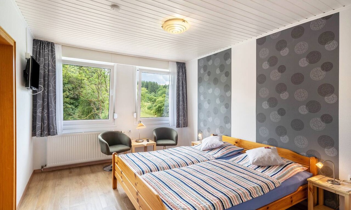 Kirchhundem House | Room “Double Room 3” with Shared Terrace, Garden, and Wi-Fi