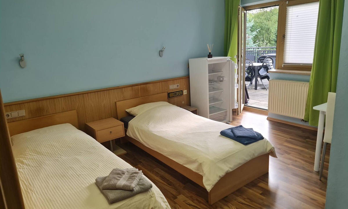 Markt Erlbach Apartment | Room 'Zimmer 16' with Shared Terrace, Shared Garden and Wi-Fi