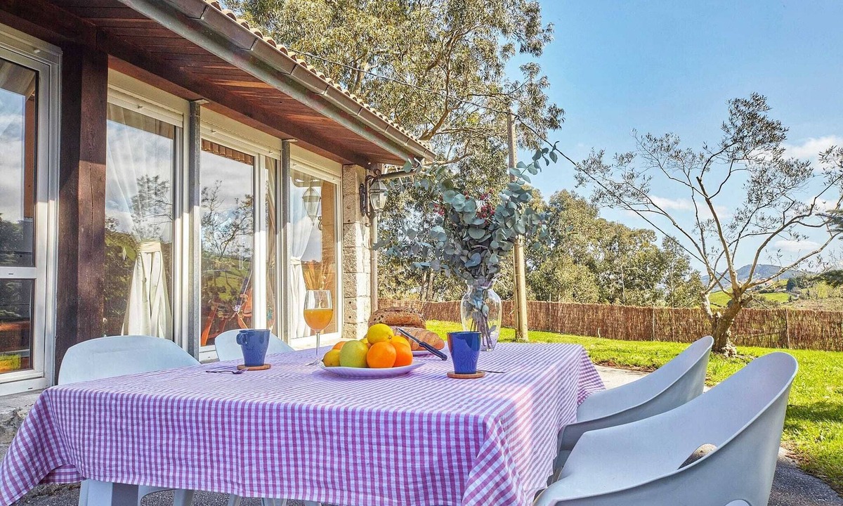 Bareyo Cottage | Rural Charm Near the Sea: Casa Íntegra in Ajo