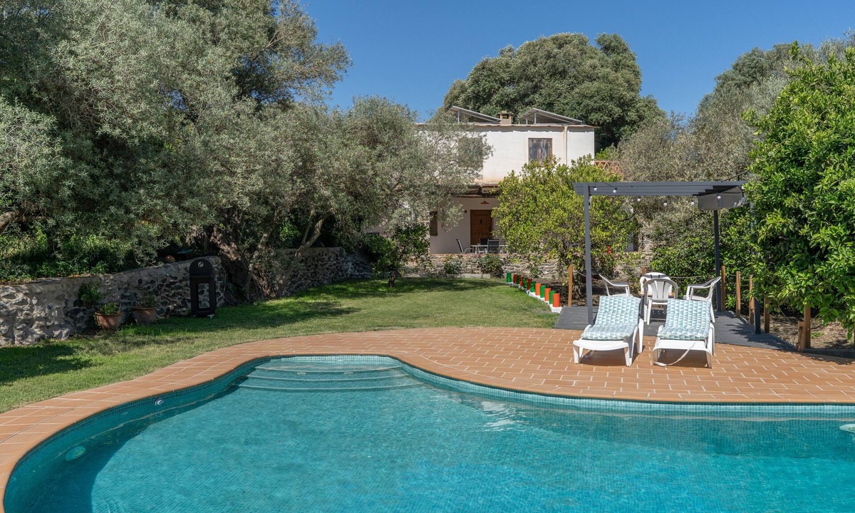 Orgiva House | Rural House 'Cortijo Corral Del Gallo' with Mountain Views, Wi-Fi & Air Conditioning