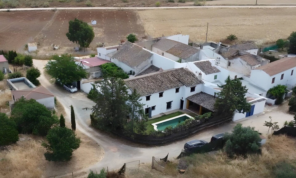 Archidona Villa | Rural House 'La Saucedilla' with Mountain Views, Private Pool and Wi-Fi