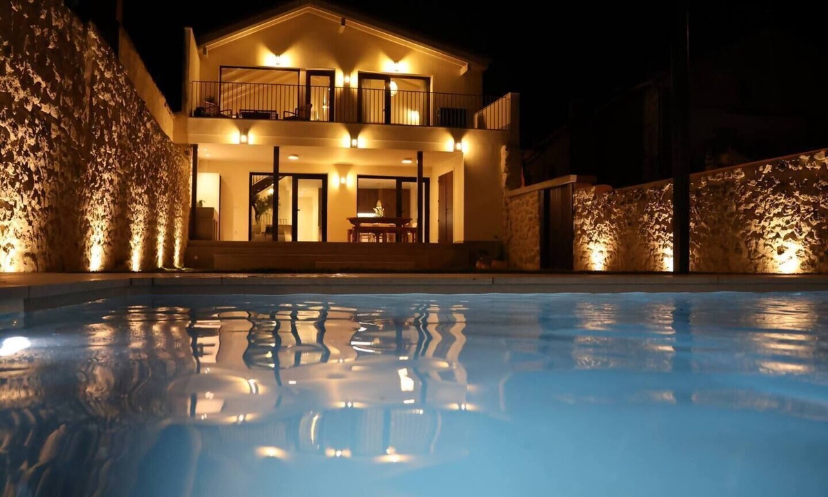 San Miguel del Arroyo House | Rural luxury with a heated pool and garden