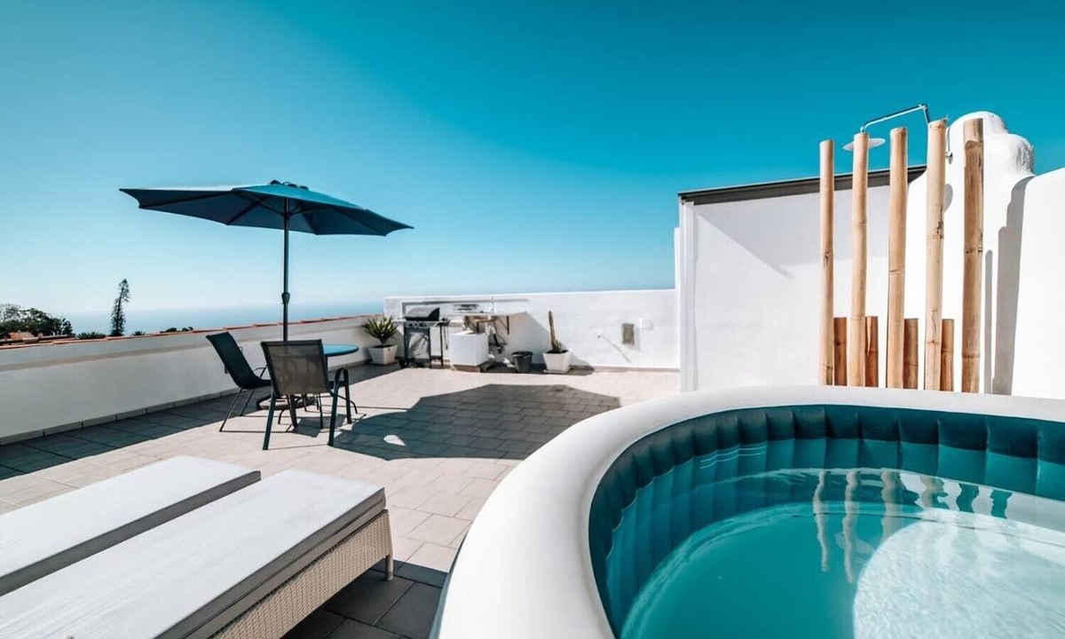 Adeje Apartment | San Juan Holiday Apartment with Sea & Mountain Views, Balcony