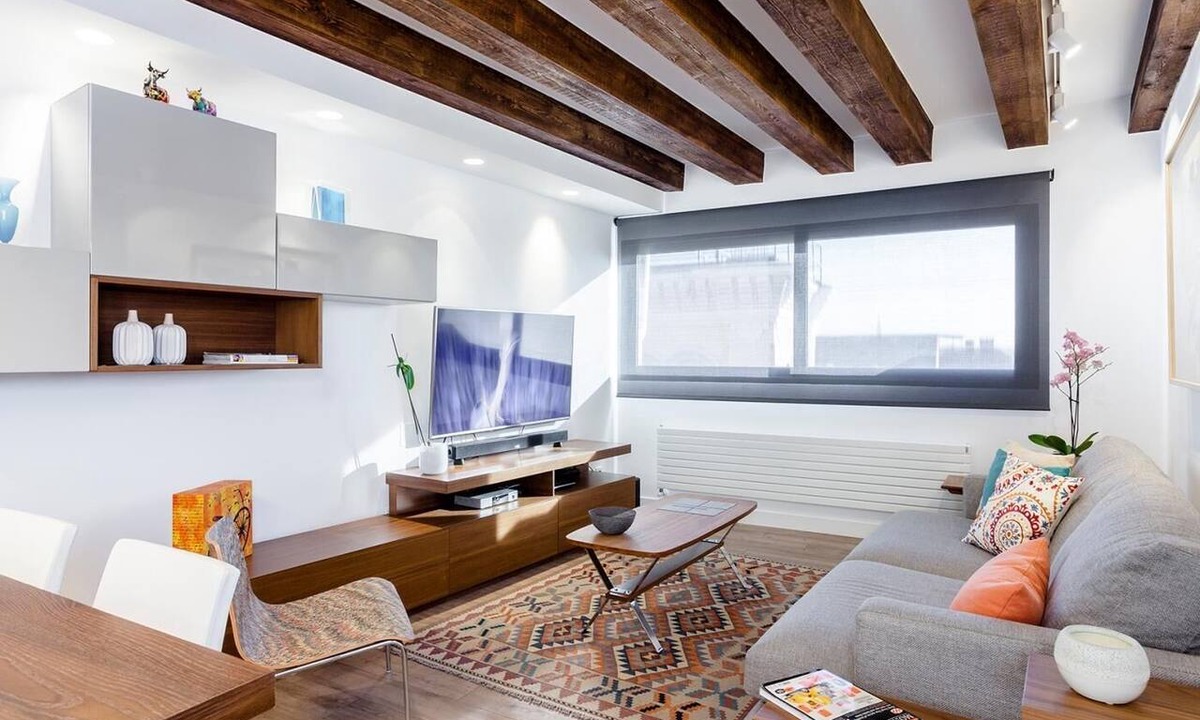 Huertas Apartment | Santa Ana Apartment by Flatsweethome