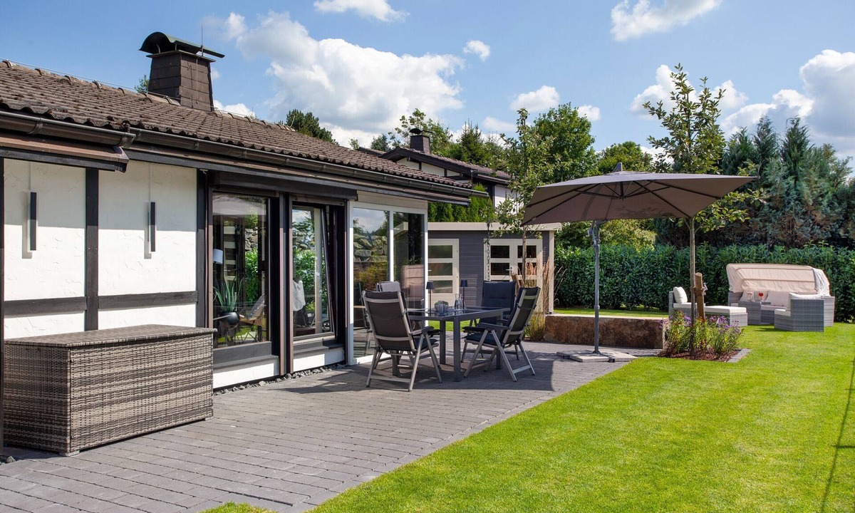 Feriendorf Hennesee House | Sauerland Holiday Home at Hennesee with Lake View, Private Terrace and Sauna
