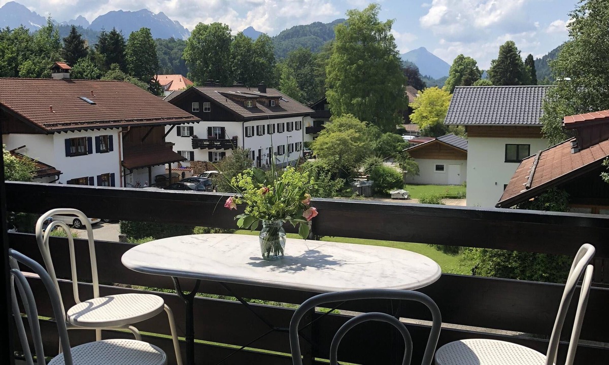 Schwangau Apartment | Schlossblick - Cozy attic apartment near bavarian dream castle Neuschwanstein