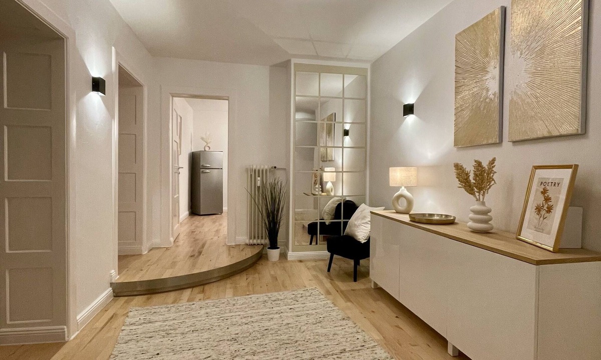 Josephsplatz House | Schwabing apartment with kitchen, conservatory and rain shower in the heart of Munich