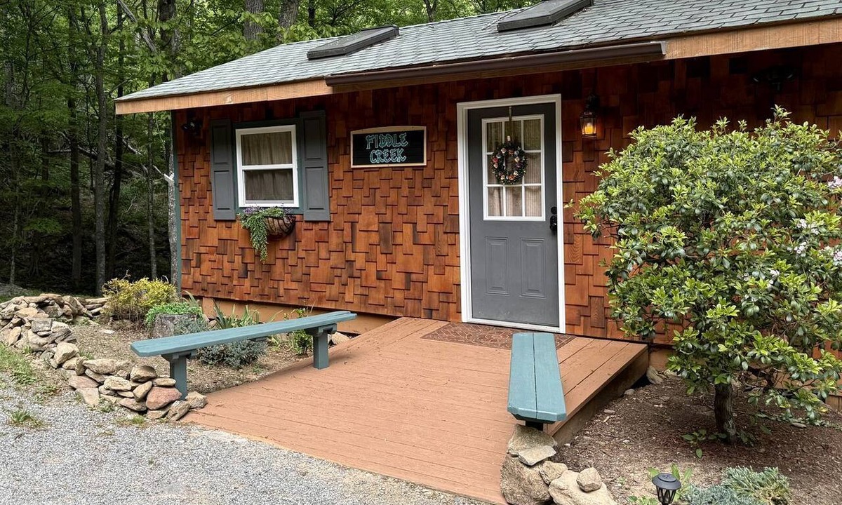 Laurel Ridge Cabin | Secluded Mountain Cabin Retreat with Scenic Woodland Views near Black Mountain, NC
