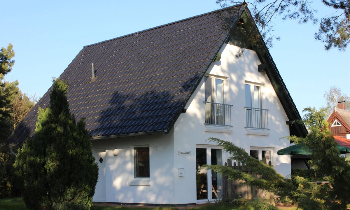 Quilitz House | Seeadler House with two units, water view, surrounded by greenery, sauna, fireplace, fence