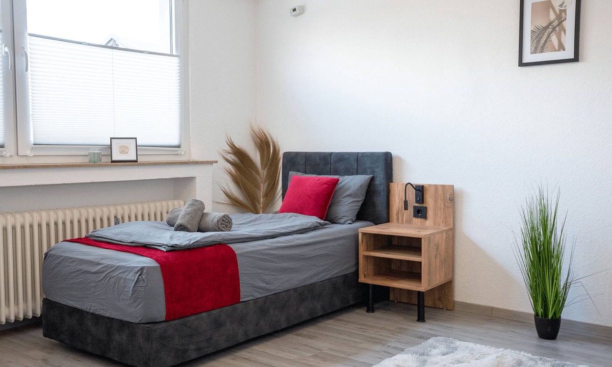 Alt-Rentfort Apartment | Serviceroom24 - Apartment 2 in Gladbeck WLAN - Smart-TV - 24-7 check-in
