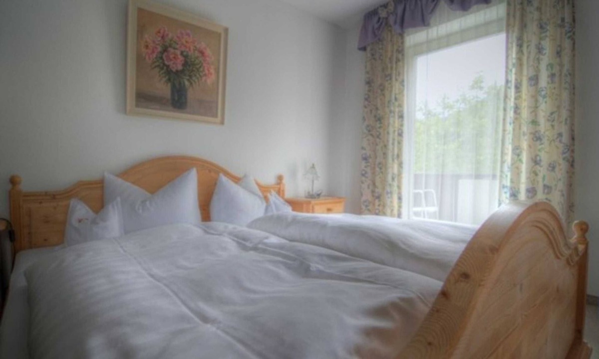 Bad Wiessee Bed & Breakfast | Single room shower/WC without balcony - Gästehaus Meran