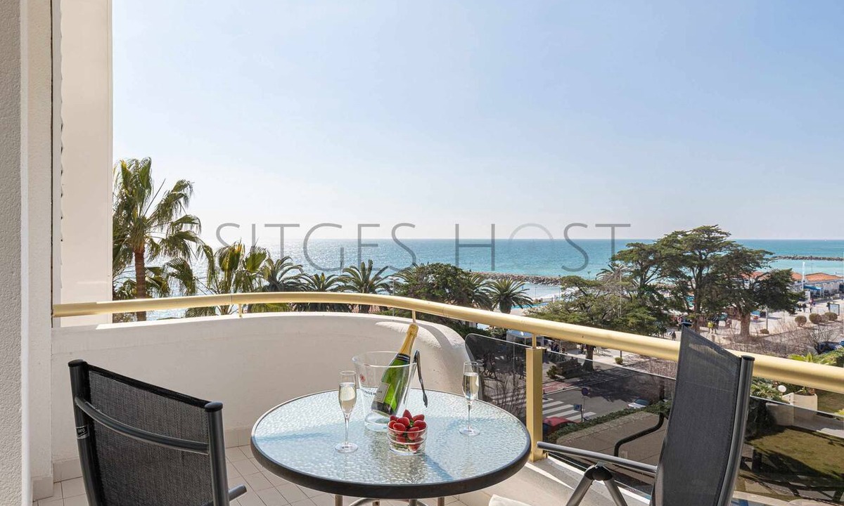 Sitges Town Center Apartment | Sitges ARENA - Two pools by the beach