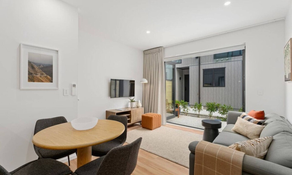 Arthur's Point House | Skippers Rest | Near Coronet & QT Central