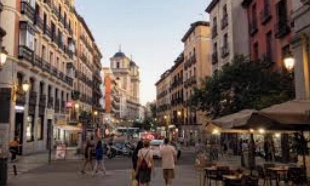 Palacio Apartment | Spacious 140 m² Apartment in the Heart of Madrid