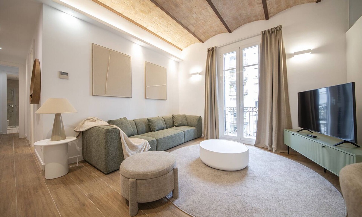 Sant Gervasi Apartment | Spacious 3-Bedroom Apartment in Uptown Barcelona