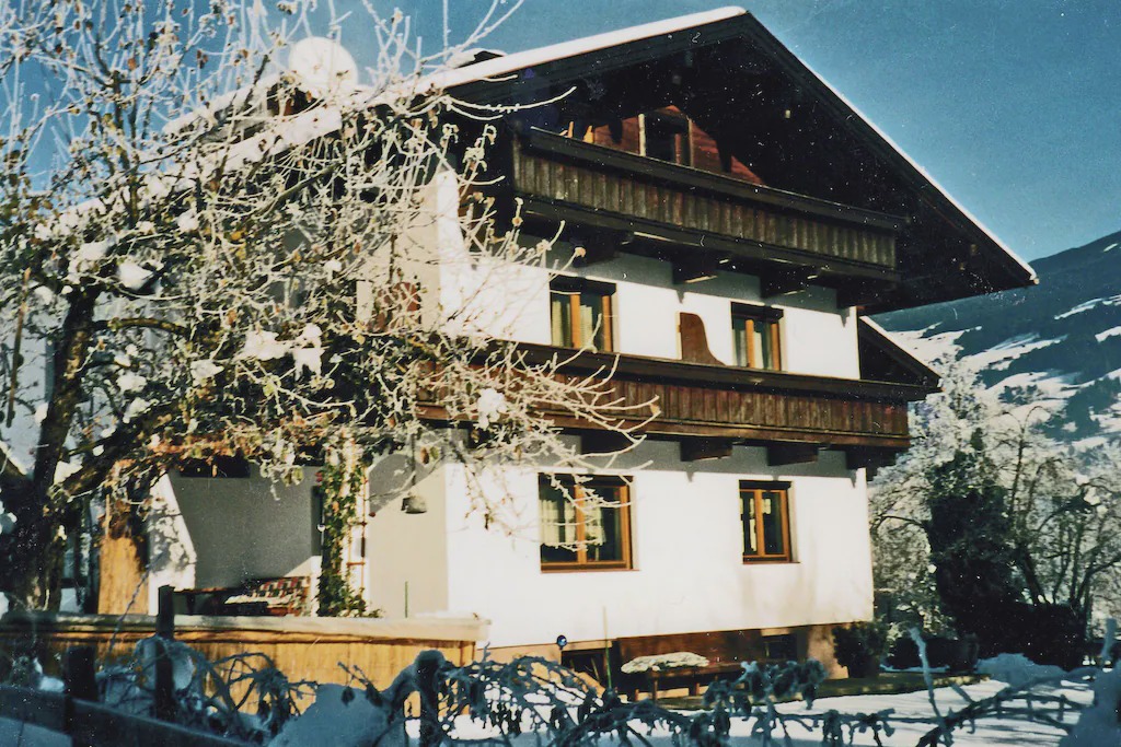 Kapfing Apartment | Spacious Apartment in Fügen near Ski Area