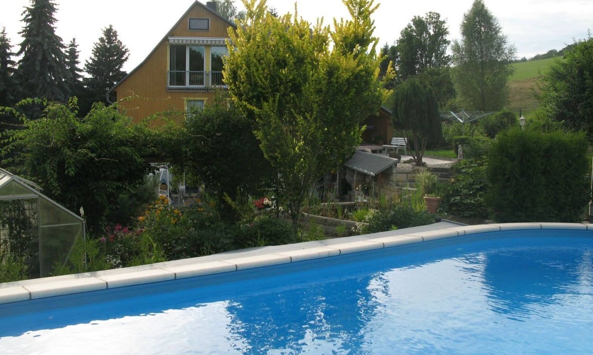 Sebnitz Apartment | Spacious apartment with terrace, garden, pool, wood-burning stove, sauna, Saxon Switzerland