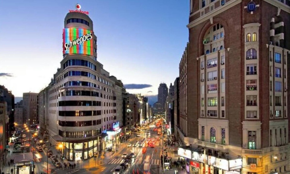 Palacio Apartment | Spacious & Bright 4-Bedroom Apartment in Central Madrid
