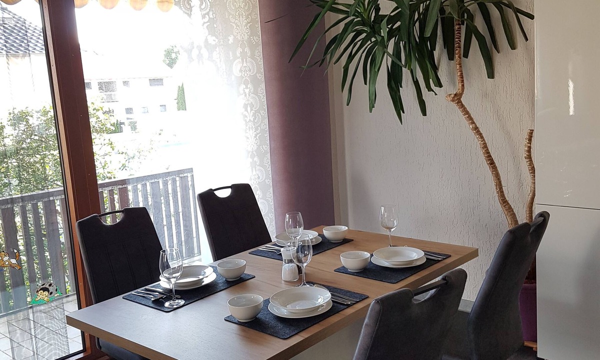 Haunstetten-West Apartment | Spacious, bright apartment with balcony in the south of Augsburg