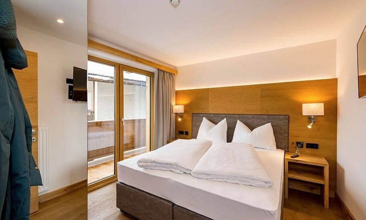 Seefeld Pedestrian Zone Apartment | Standard Plus Apartment - Tyrolean Wine Bar