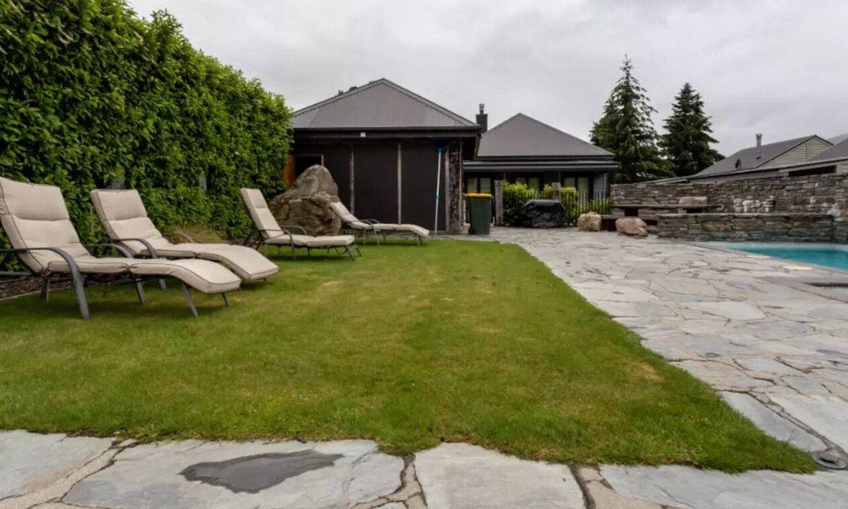 Cardrona House | Studio 26 - One Bedroom with Pool