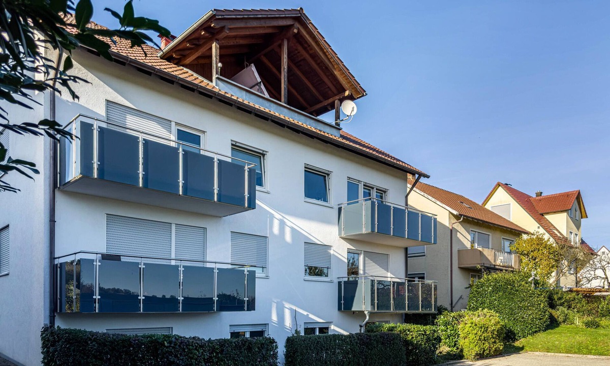 Schnetzenhausen Apartment | Studio Apartment "Ferien am See 7" with Garden & Wi-Fi