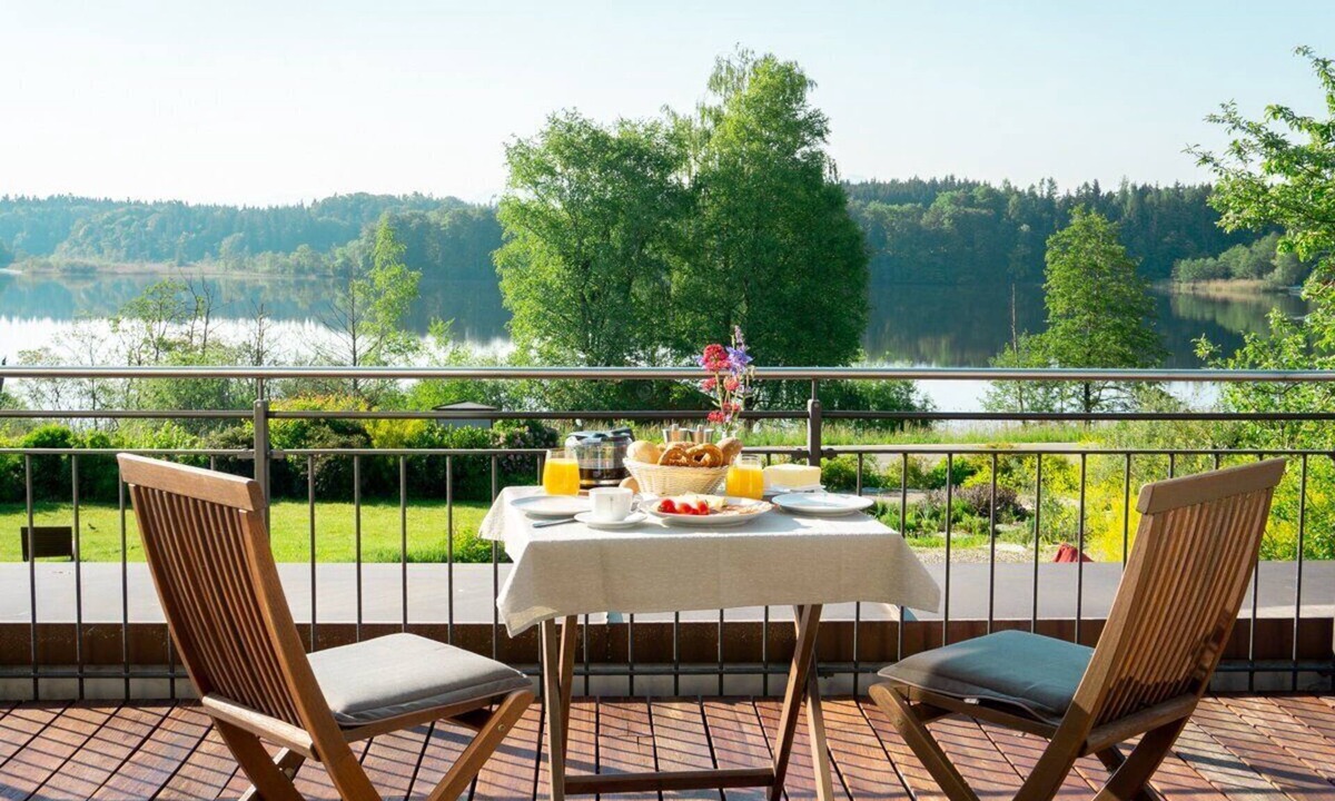 Pelham Apartment | Studio Apartment "See-Lodge" with Lake View, Private Terrace & Wi-Fi