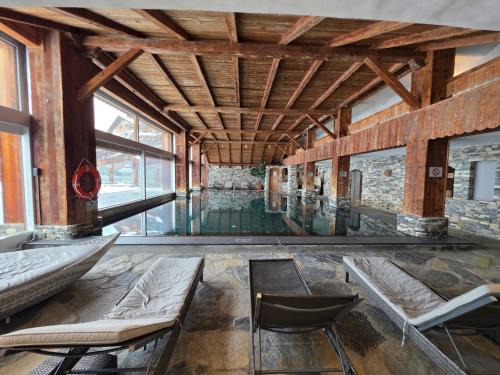 Lens Apartment | Studio avec terrasse et piscine - Aux Petits Sapins