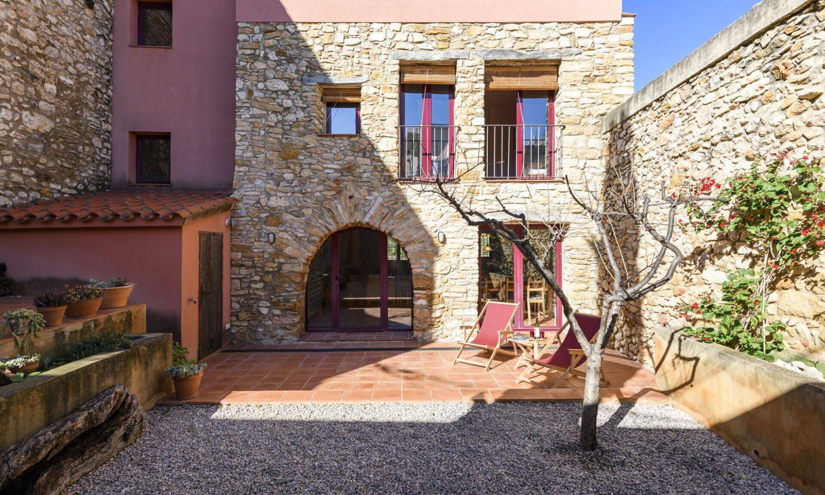 Godall House | Stunning private villa for 10 people with terrace, pets allowed and panoramic view