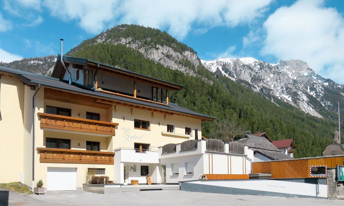 Schnann House | Stunning private villa for 10 guests with WIFI, TV and terrace