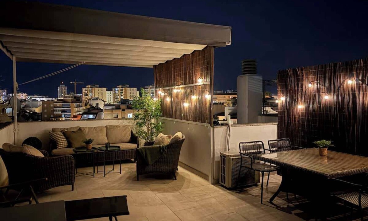 Las Lagunas Condo | Stunning Rooftop Condo with Sea Views in Fuengirola