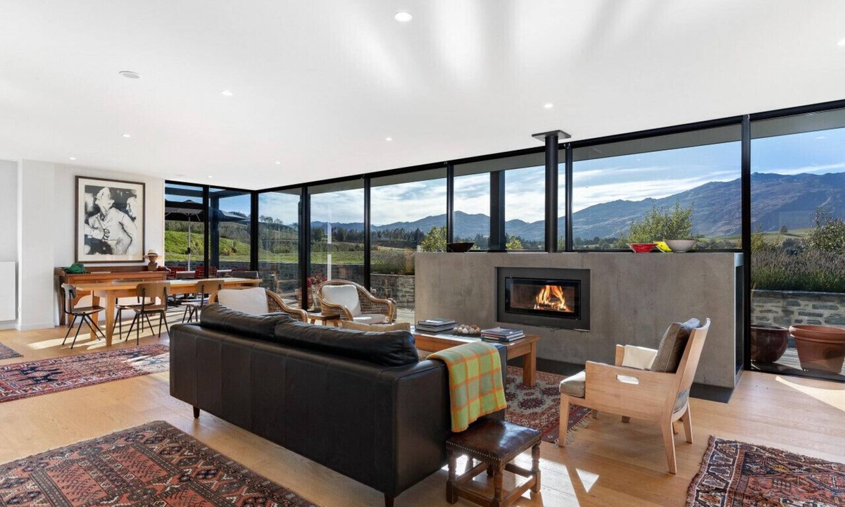 Lake Hayes House | Stunning secluded Home with spa