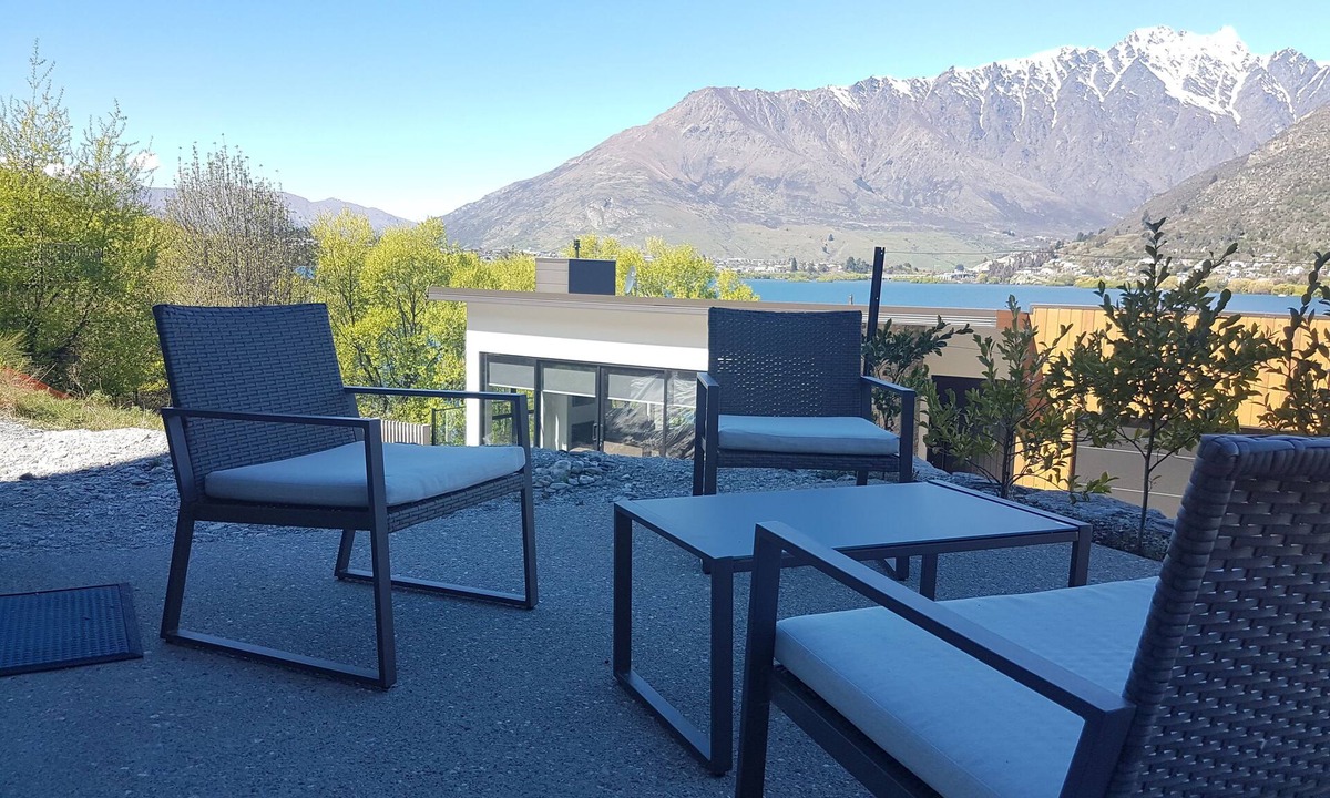 Frankton Apartment | Stunning view at Battery Hill 2A