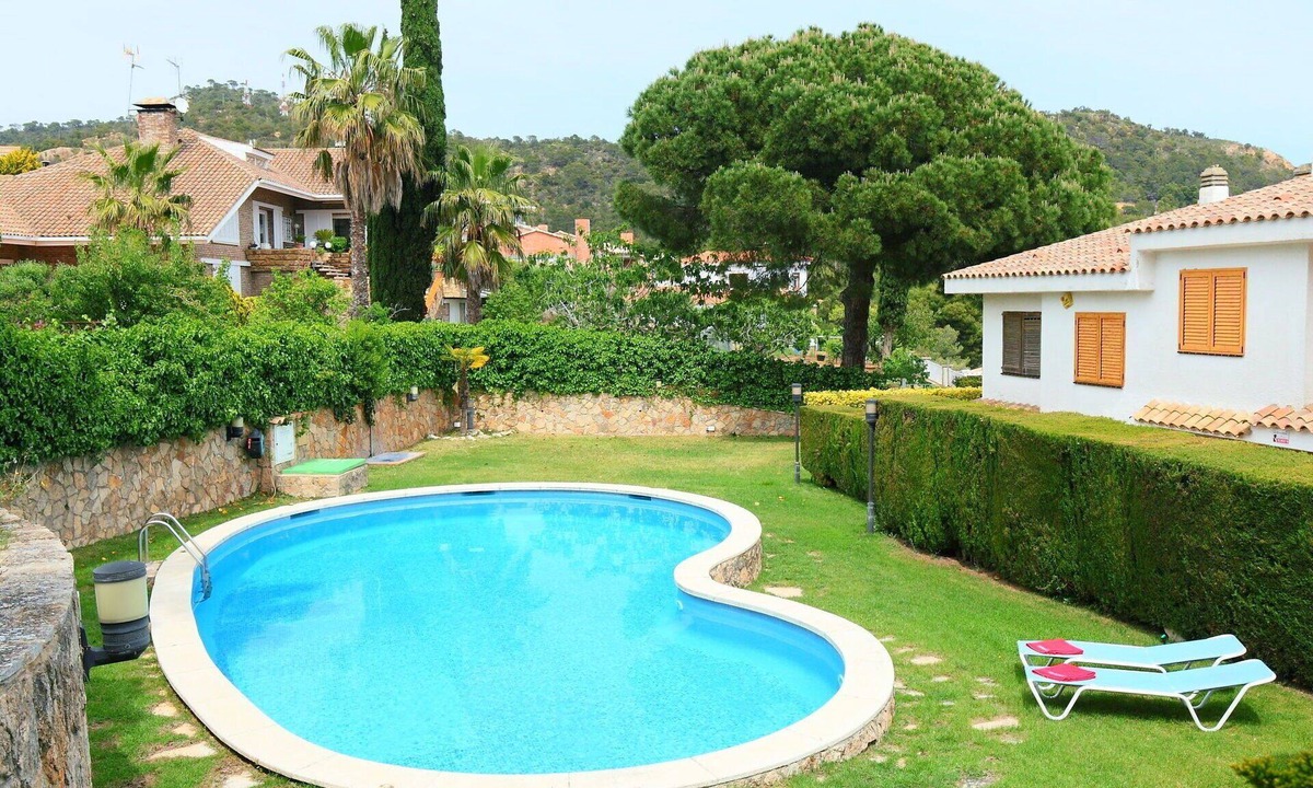 Tossa de Mar House | Stunning villa for 7 people with pool, WIFI, TV and balcony