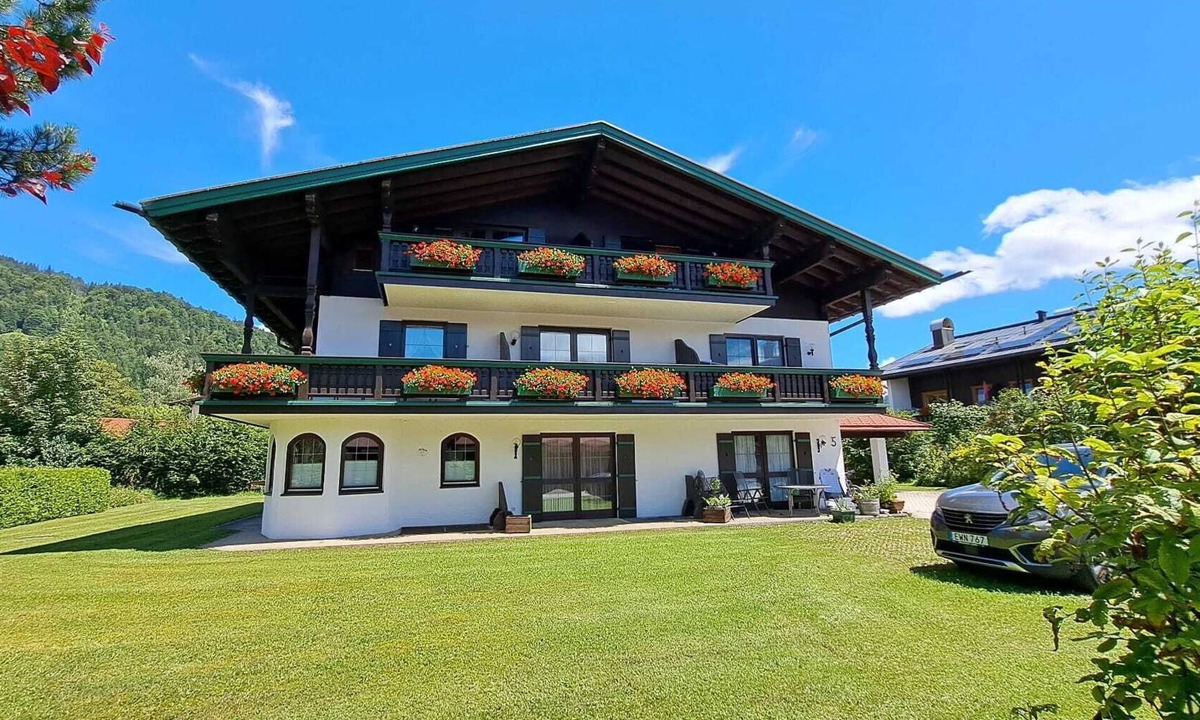Reit im Winkl Apartment | Sturm vacation apartment with balcony, approx. 46 sqm