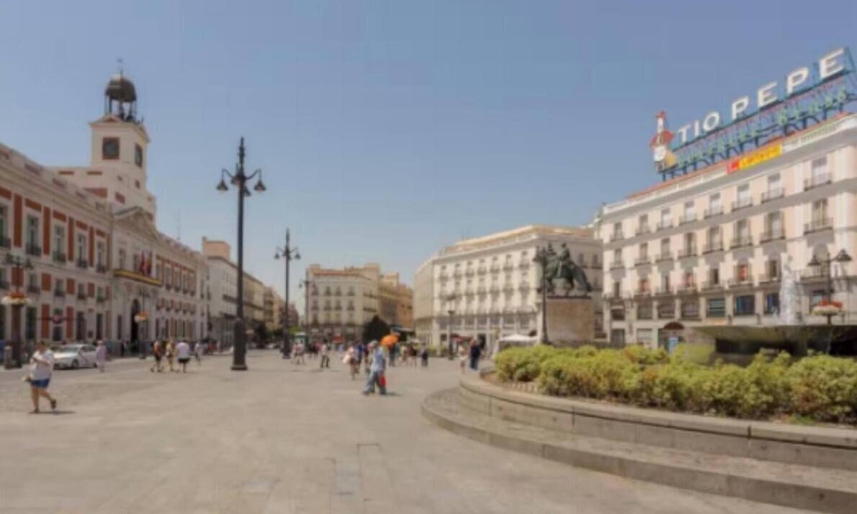 Embajadores Apartment | Stylish 4-Bedroom Apartment in the Heart of Madrid for Up to 10 Guests