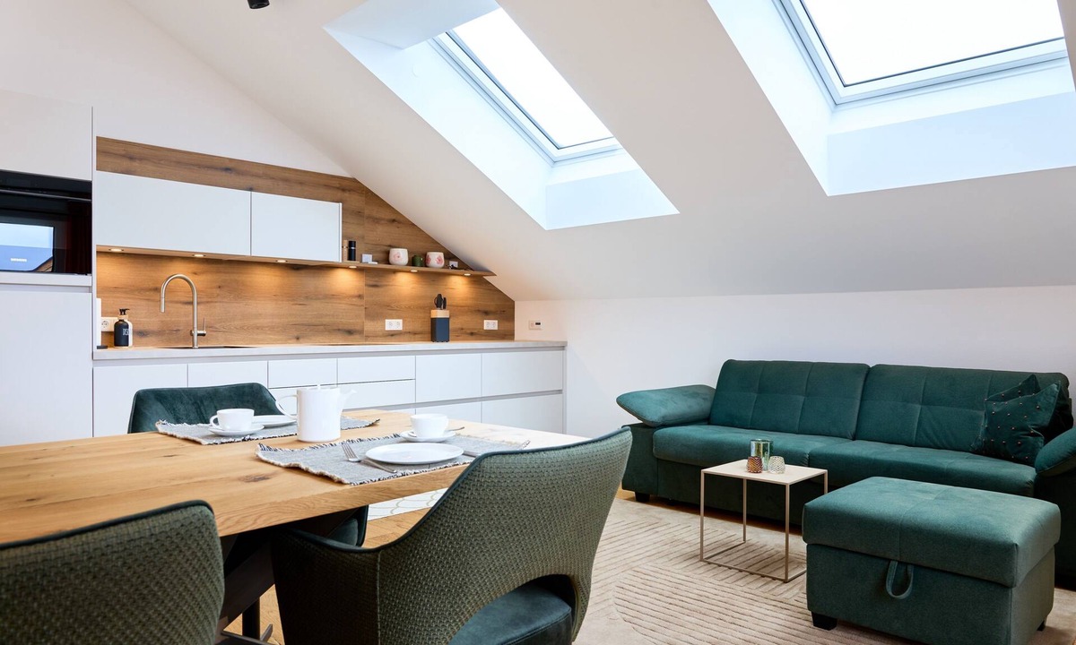 Feldwies Apartment | Stylish Chiemsee time-out | balcony, parking lot, ideal location