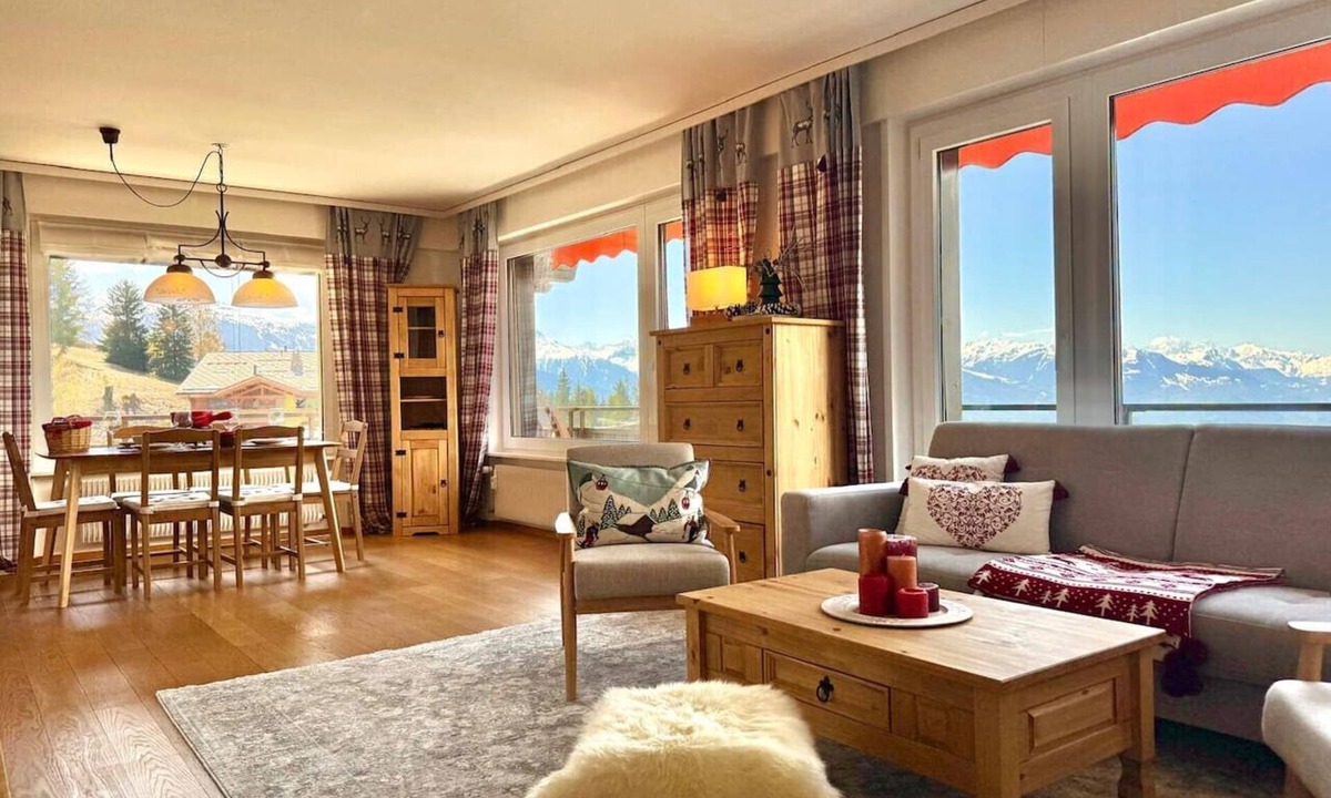 Lens Apartment | Sunny Alpine Apartment - 180 View