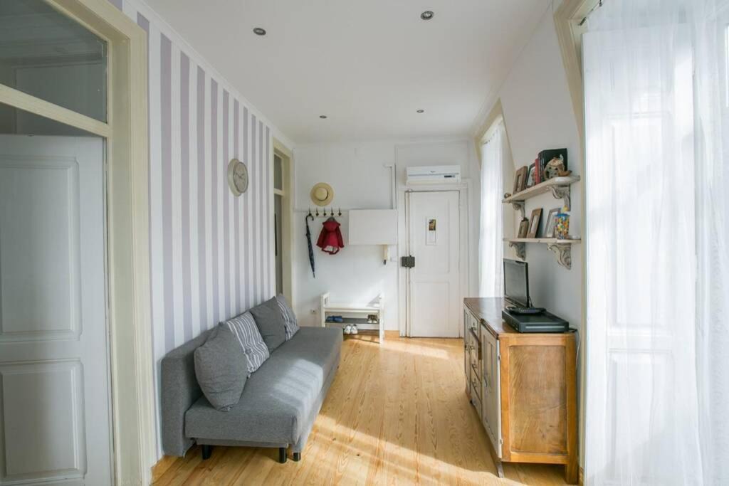 Mouraria Apartment | Sunny apartment in Mouraria with amazing balcony