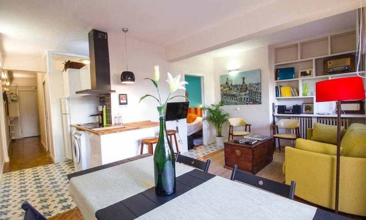 Embajadores Apartment | Sunny Terrace, Parking - Location!