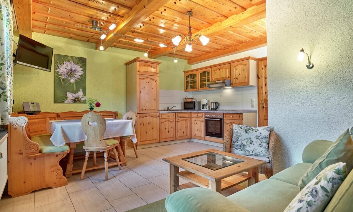 Arnbruck Apartment | Tasteful apartment (62sqm) with south-facing balcony and view of the farm garden