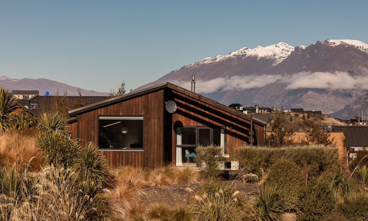 Kawarau Falls Cottage | The Woolshed - Jacks Point Holiday Home
