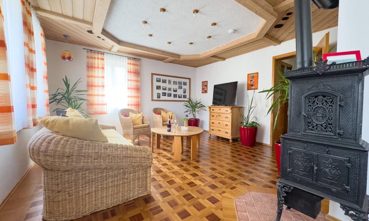 Ickelheim Apartment | Three-bedroom vacation rental with two balconies