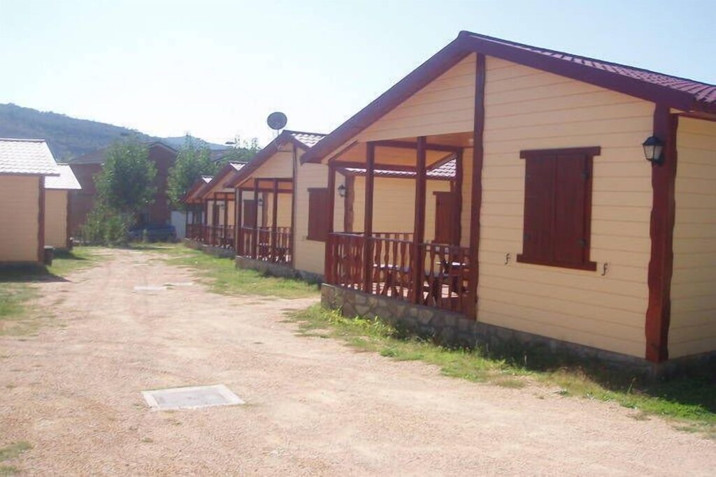 La Puebla de Roda House | Tidy bungalow with a covered terrace, in the Aragon region