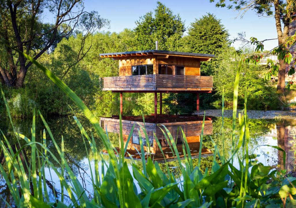 Buhlau House | Tiny House über dem Pferdeteich mit Kamin, Fasssauna & großer Terrasse - für Kurzentschlossene